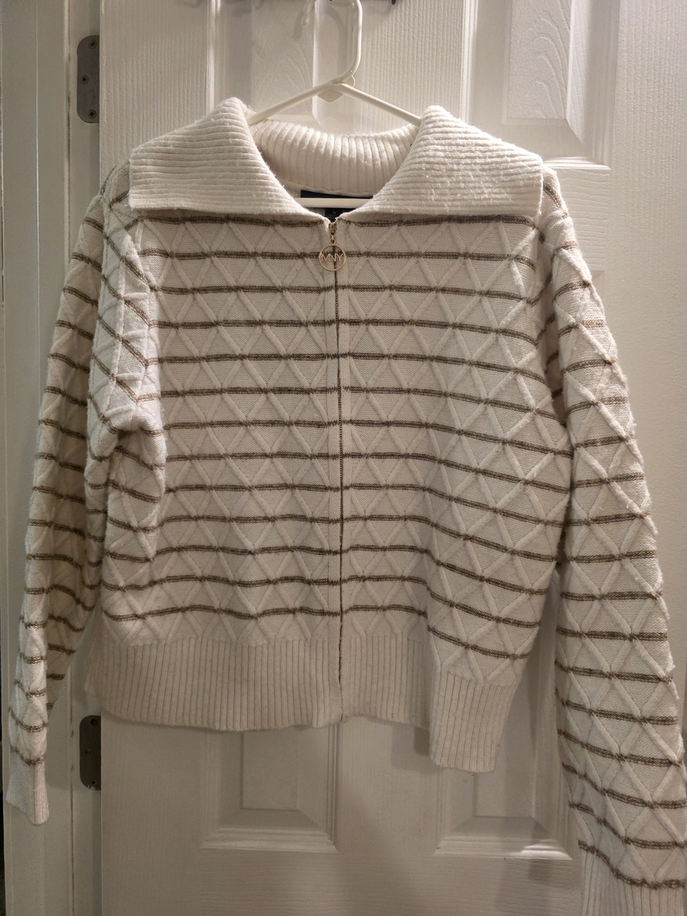 Andrew Marc Cream Zip-Front Diamond Pattern Cardigan with Tan Trim